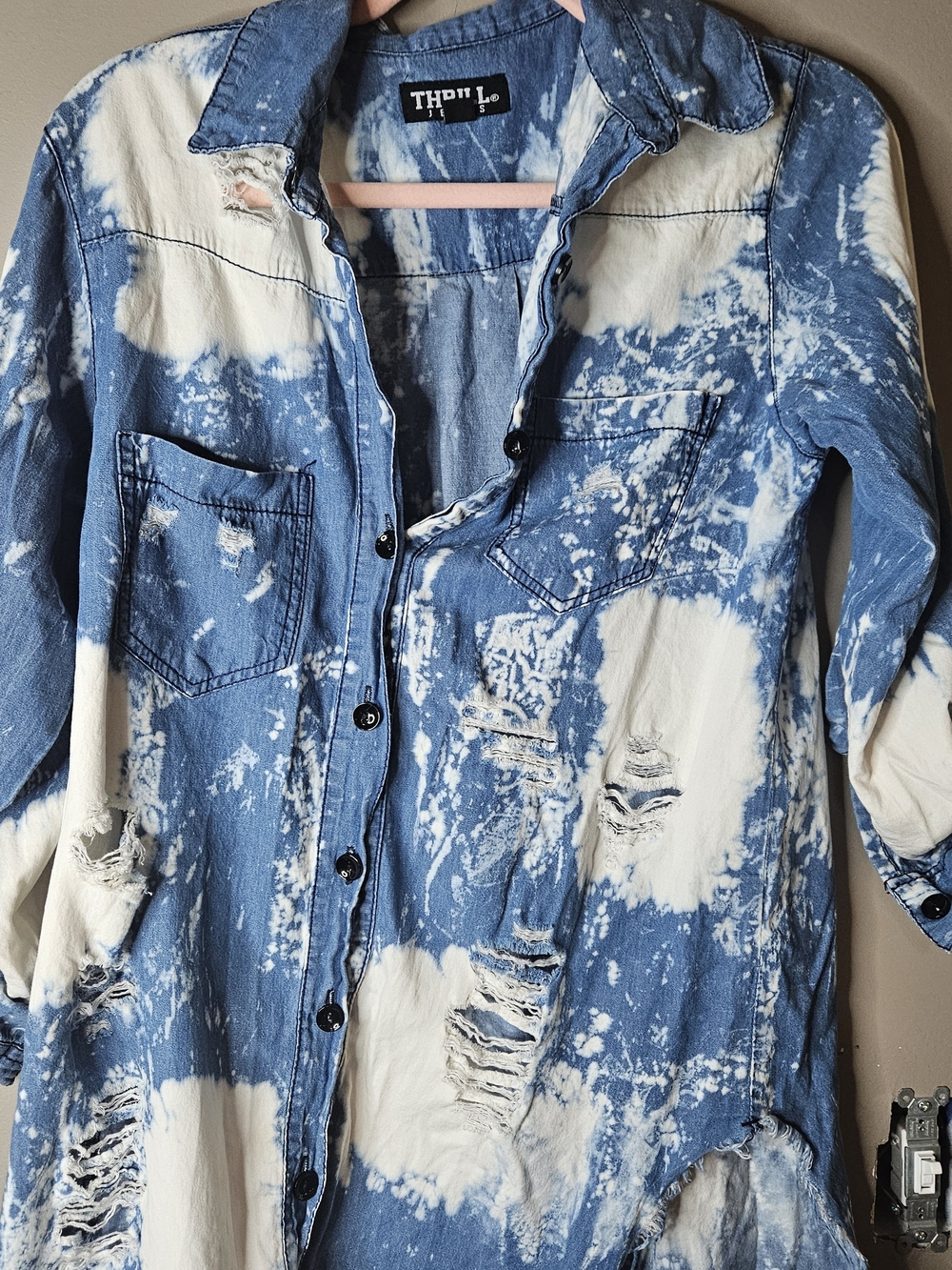 Thrill Acid-Wash Denim Shirt Jacket in Blue and White Ptp 21" Length 37.5"